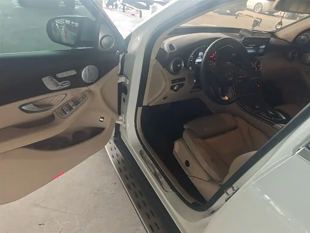 Mercedes-Benz GLC 2017 GLC 300 4MATIC Dynamic фото 16