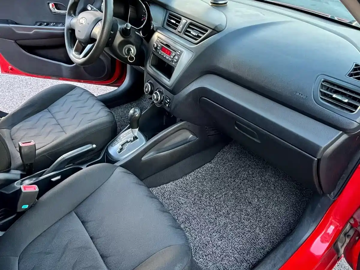 Kia K2 2012 Sedan 1.4L AT GLS Commemorative Edition фото 5