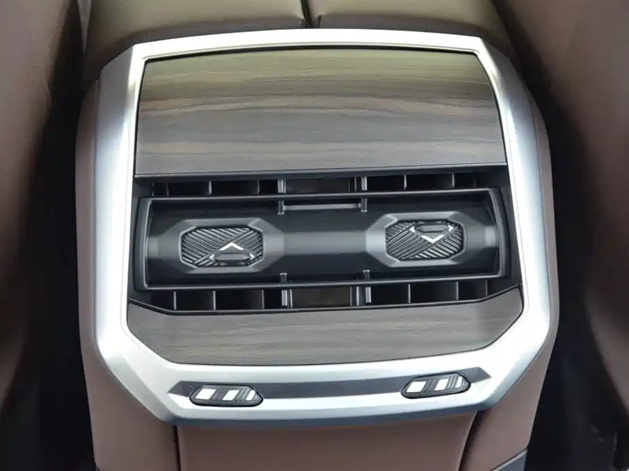 BMW 7 Series 2023 Model 735Li M Sport Package фото 13