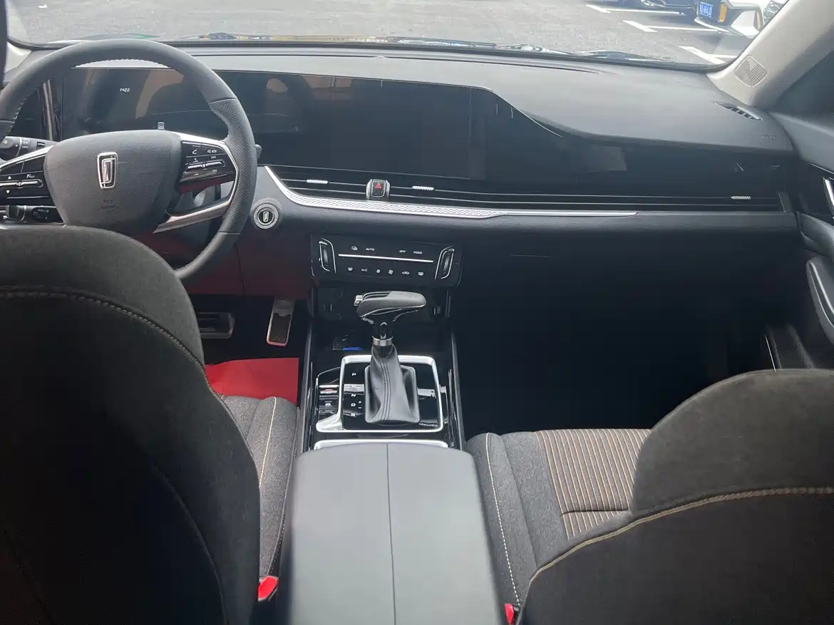 Besturn B70 2025 2025 Dragon Glory Edition 1.5T Premium