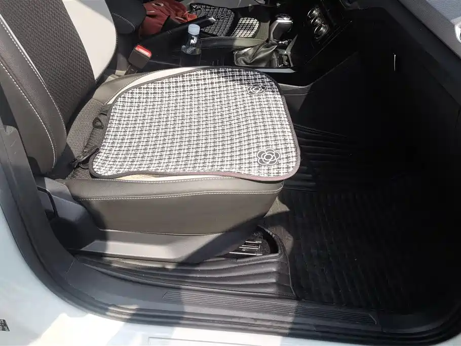 VOLKSWAGEN EXPLORING THE SHADOW