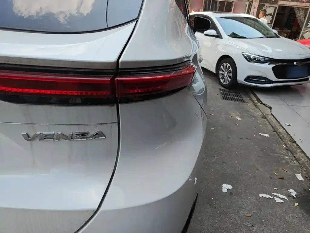 Toyota Venza 2023 2023 2.0L CVT FWD Luxury