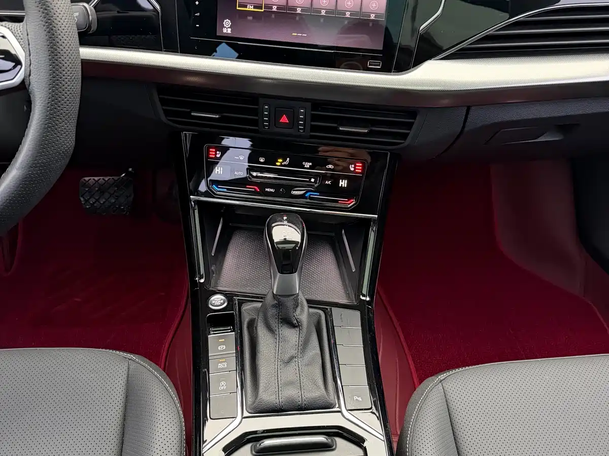 Volkswagen Passat 2024 330TSI Elite Edition фото 22