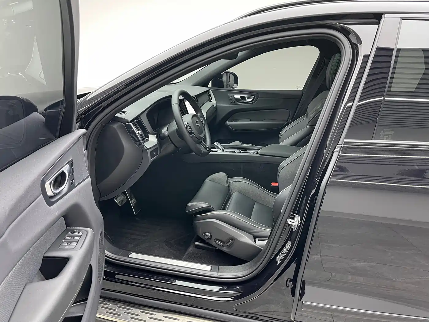 Volvo XC60 2025 2025 Model B5 AWD Intelligent Extreme Night Black Edition