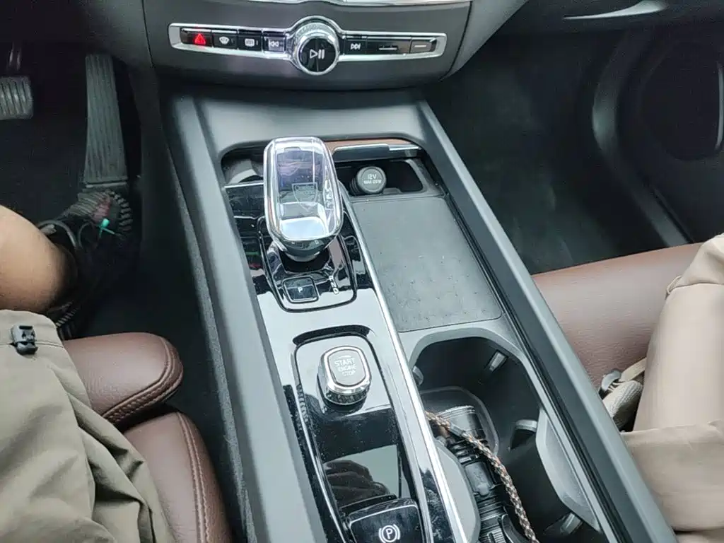 Фото 21 - Volvo XC60