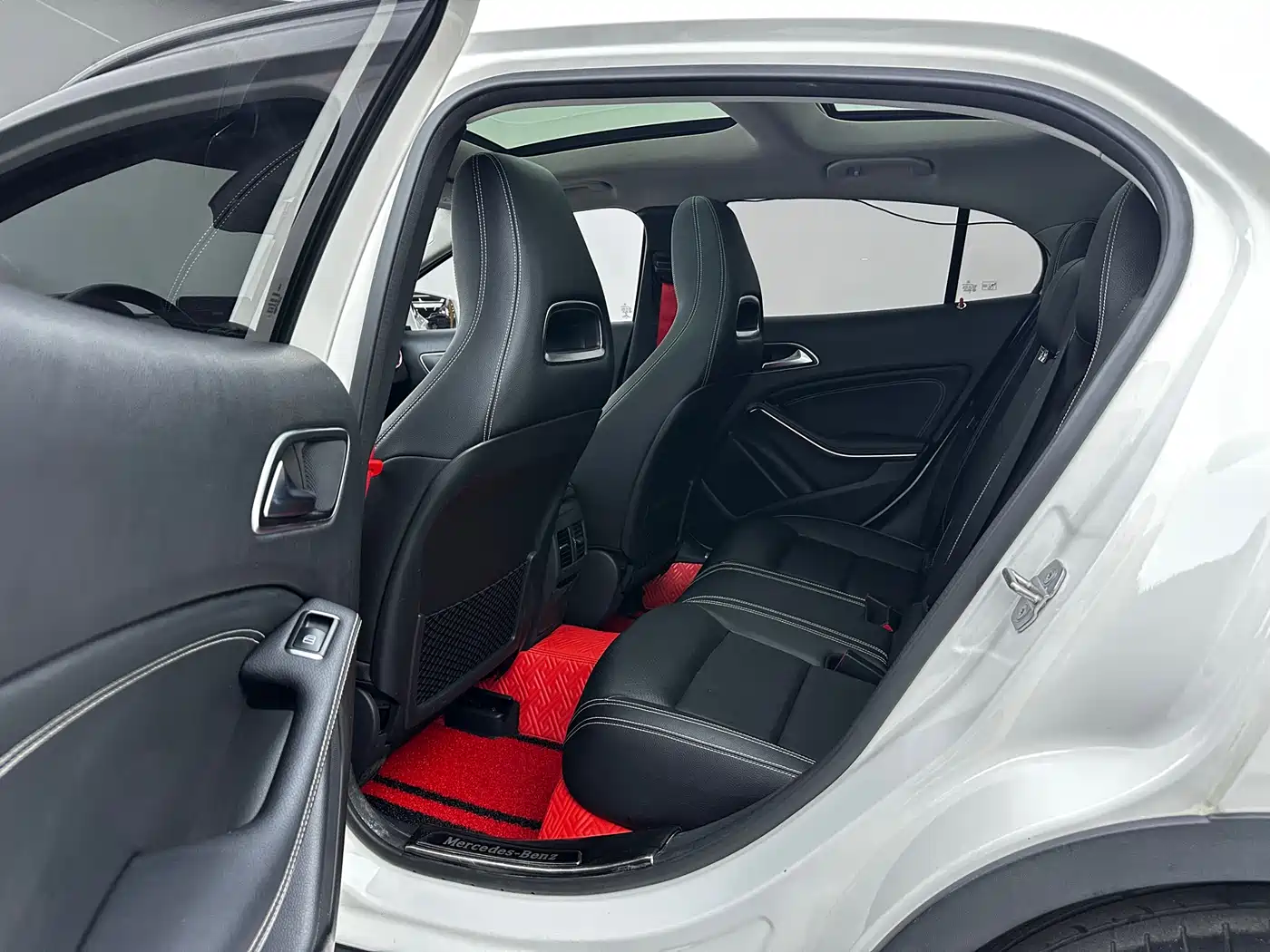 Mercedes-Benz GLA 2018 GLA 200 Dynamic фото 14