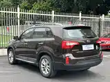 Фото 4 - Kia Sorento