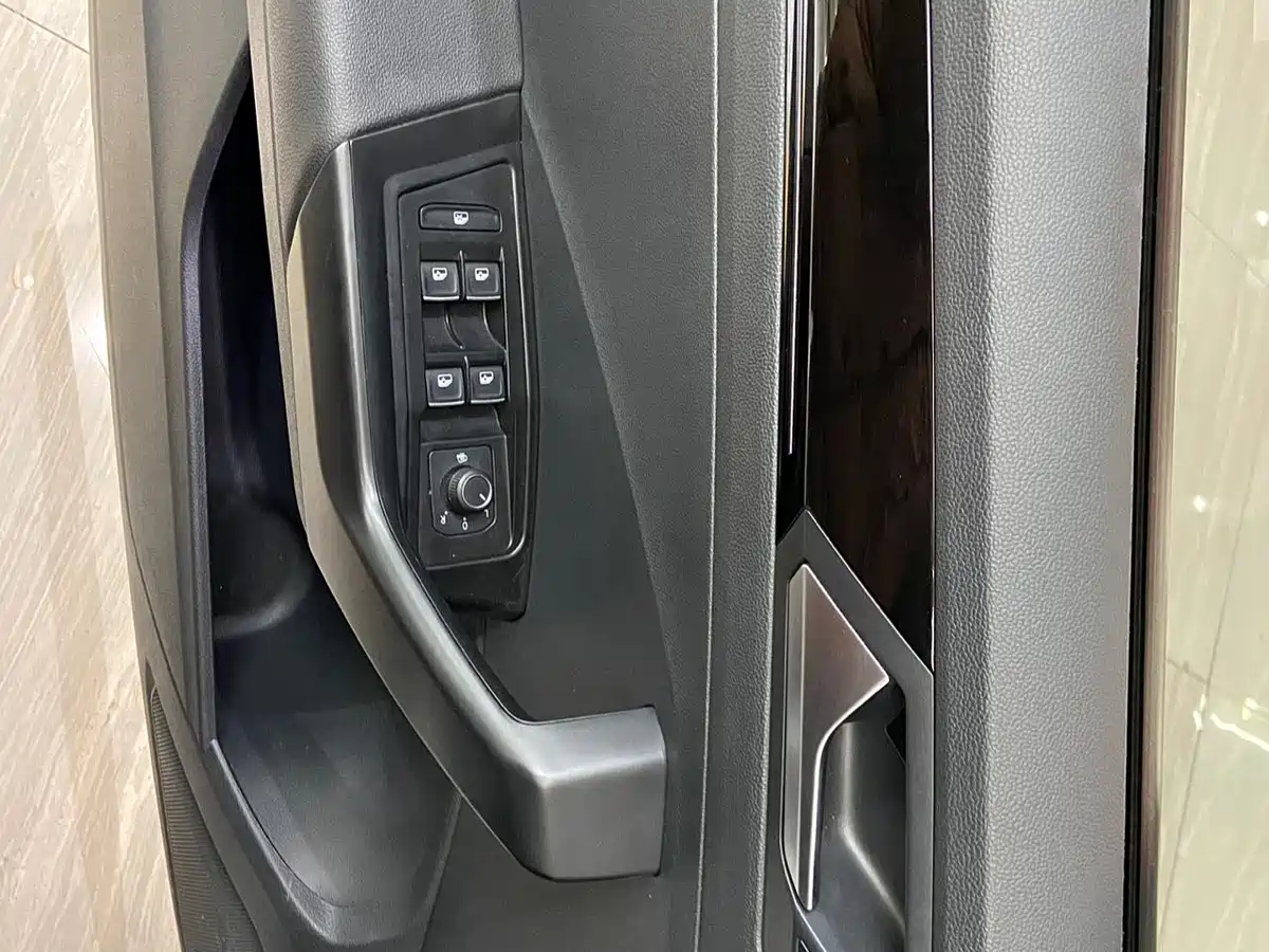 VOLKSWAGEN T ROC EXPLORING SONGS