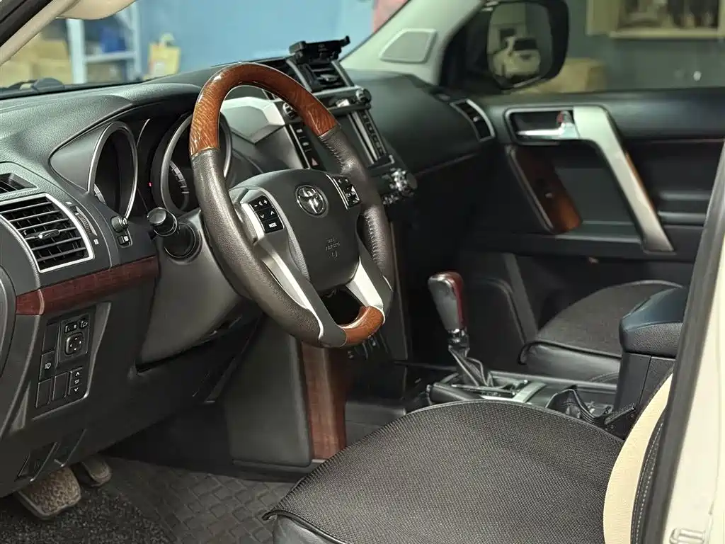 Toyota Prado 2016 3.5L Auto TX-L фото 4