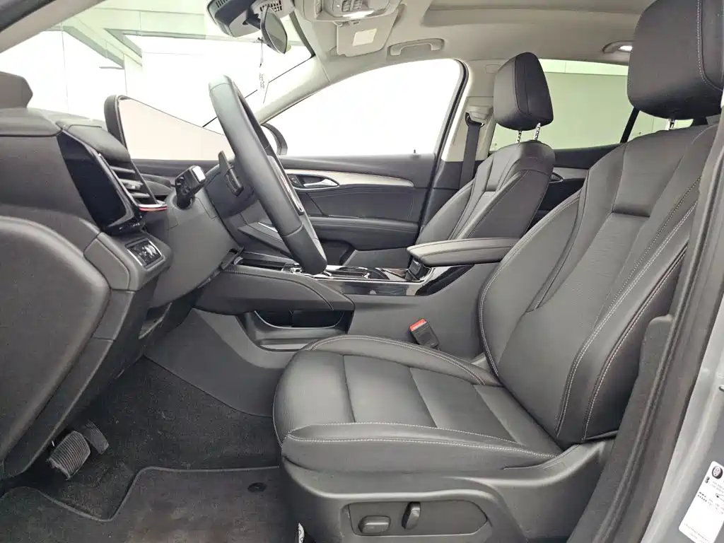 Photo 7 - Buick Envision S