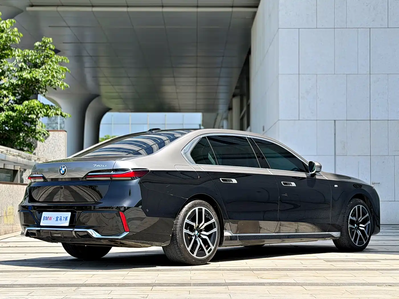 BMW 7 Series 2023 Model 735Li M Sport Package фото 19
