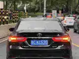 Фото 4 - Toyota Camry