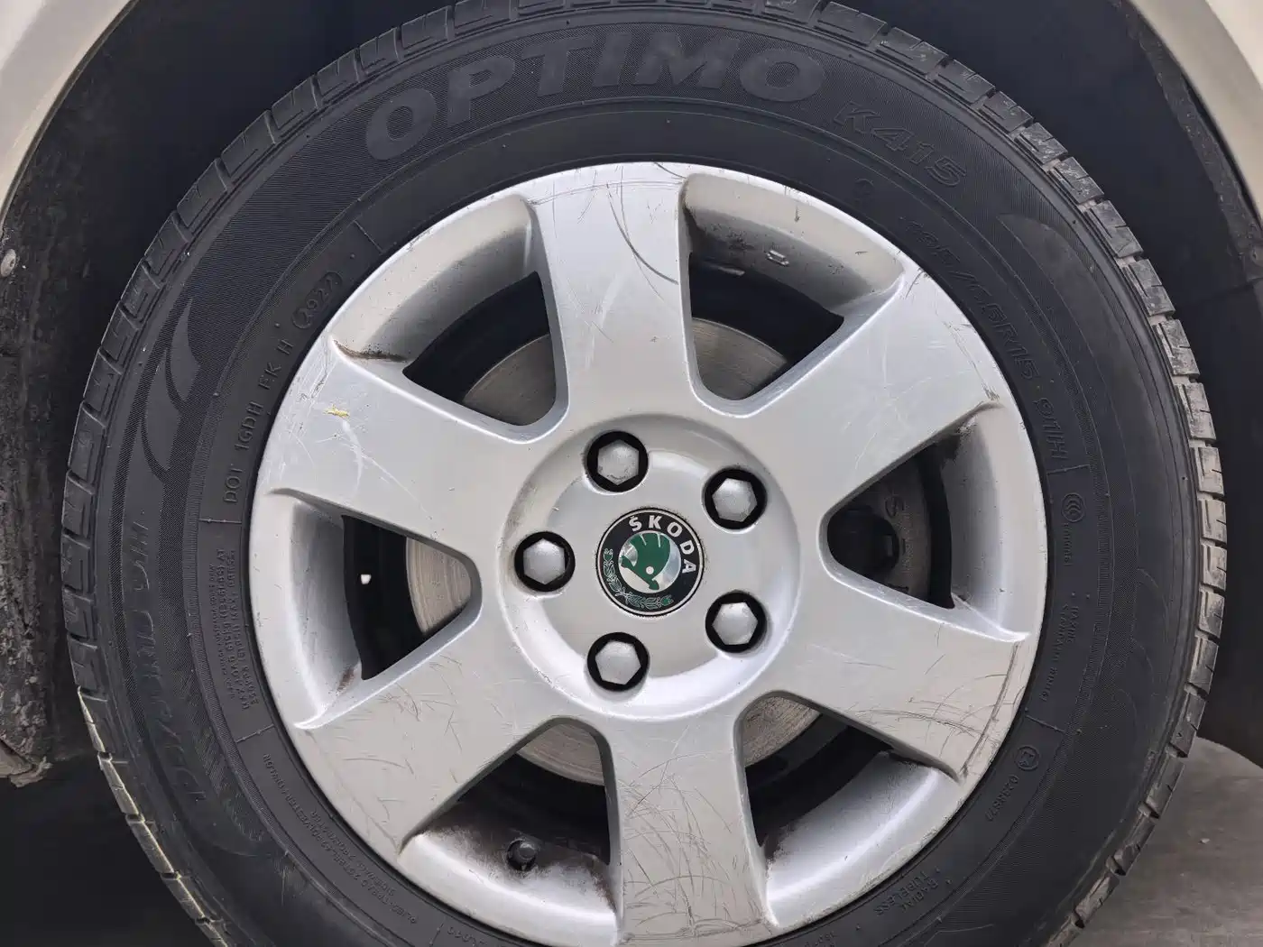 Škoda Octavia 2012 1.6L Manual Yijun Edition фото 13