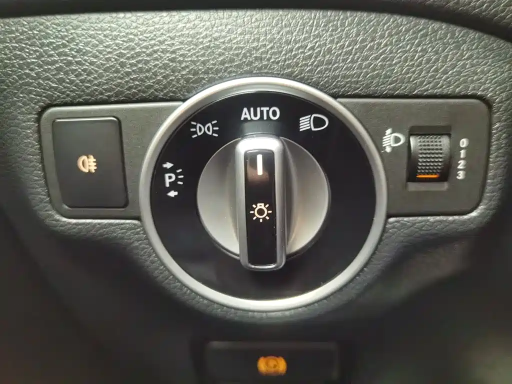 Mercedes-Benz GLA 2017 GLA 200 Dynamic фото 21