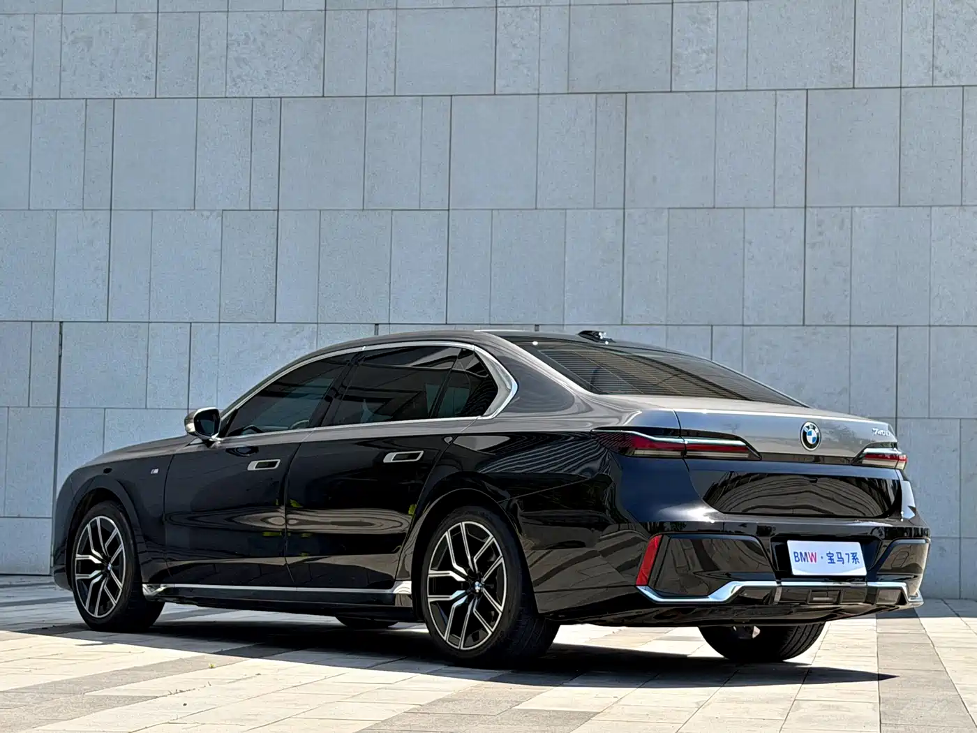 BMW 7 Series 2023 Model 735Li M Sport Package фото 17