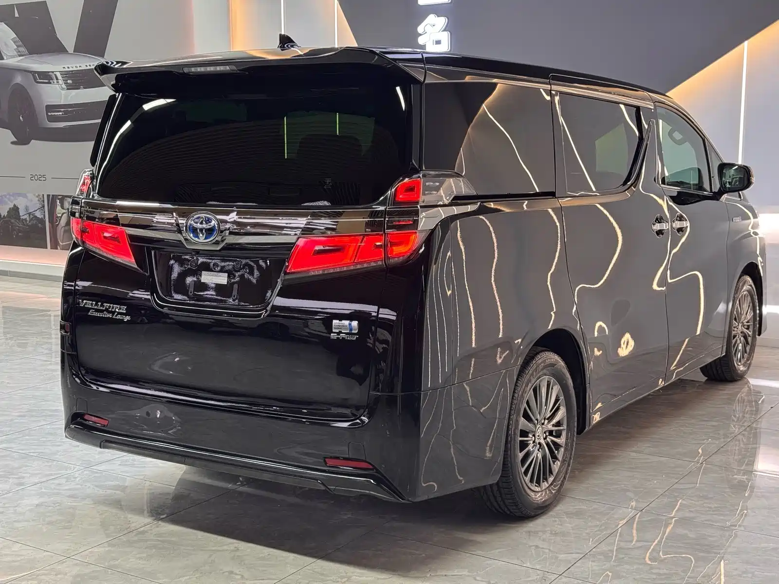 Фото 11 - Toyota Vellfire