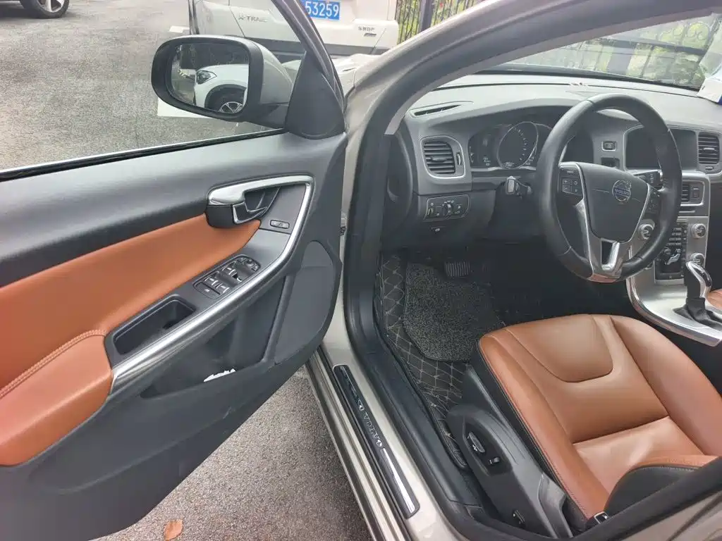 Фото 14 - Volvo S60