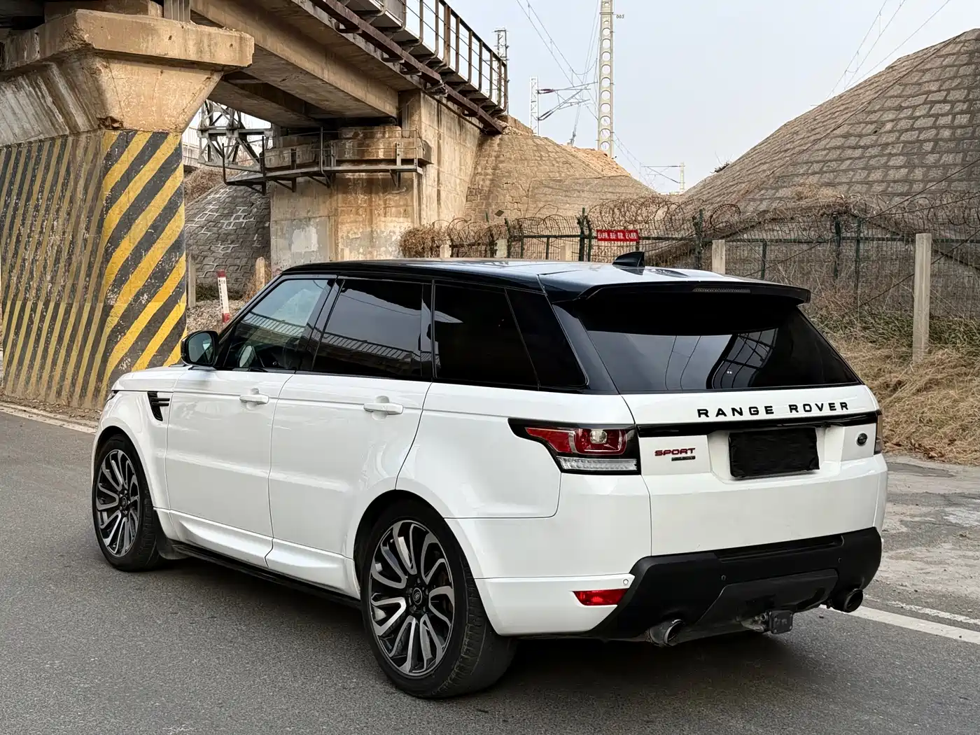 Land Rover Range Rover Sport 2017 3.0 SC V6 HSE DYNAMIC фото 3