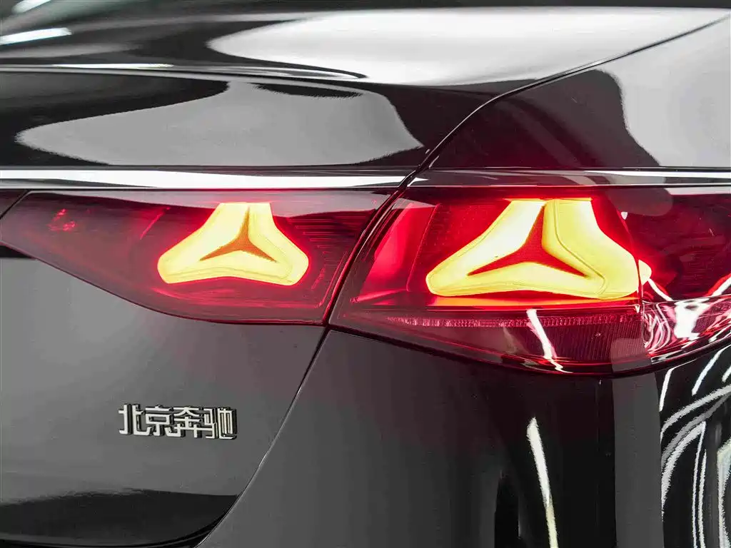 صورة 13 - Mercedes-Benz E-Class
