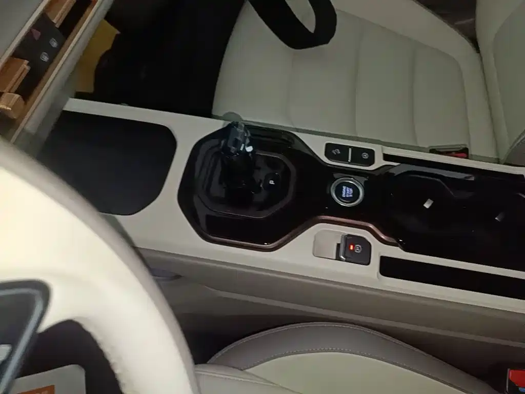 Geely ICON 2025 2026 Chocolate 1.5TD Pure Edition