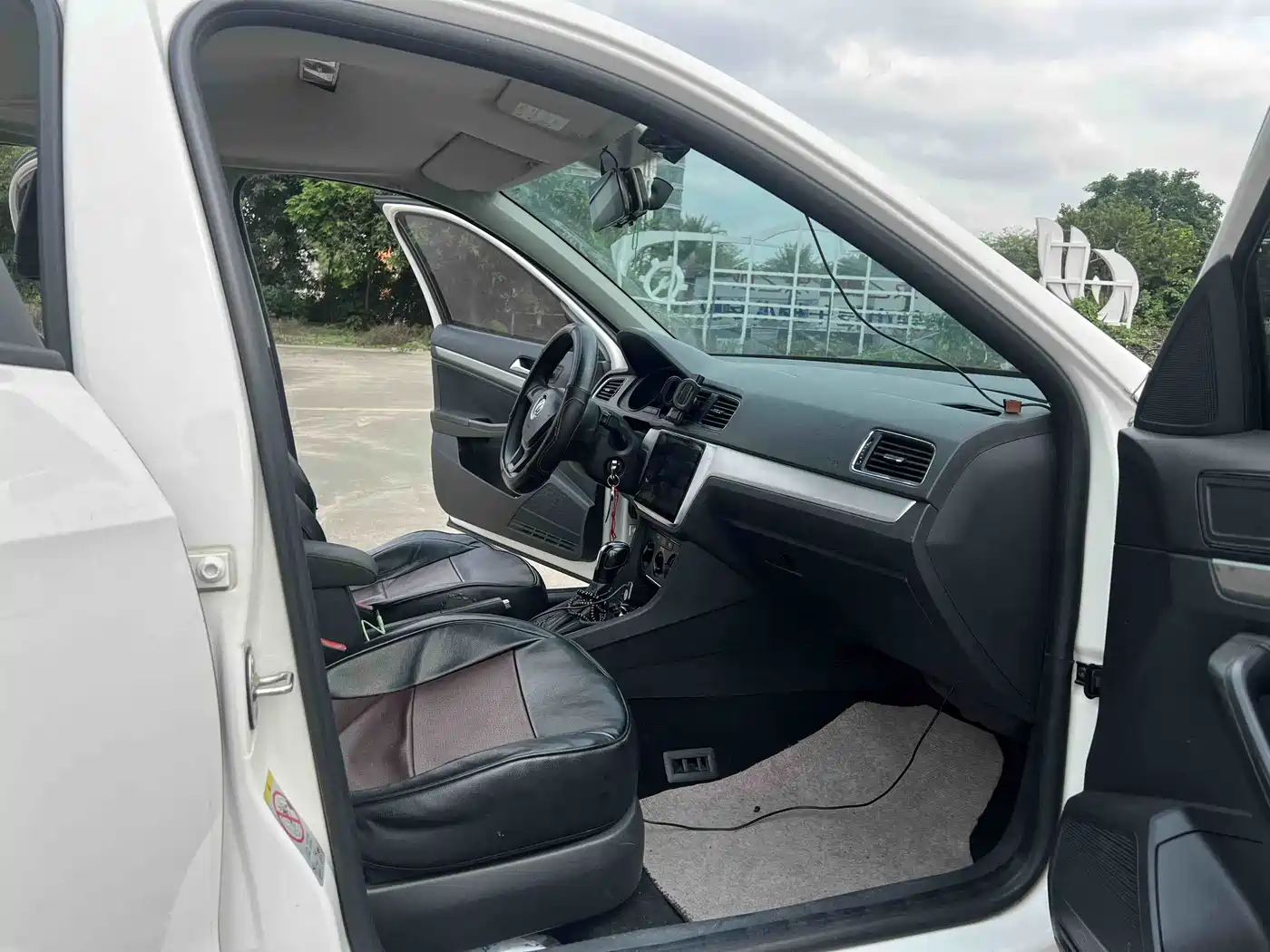 Volkswagen Lavida 2015 1.6L Automatic Trend Edition фото 7