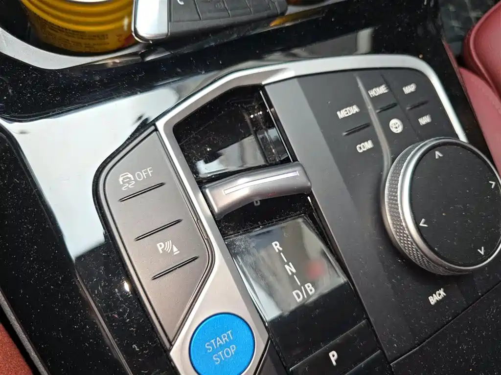 BMW iX3 2024 Leading Edition фото 7