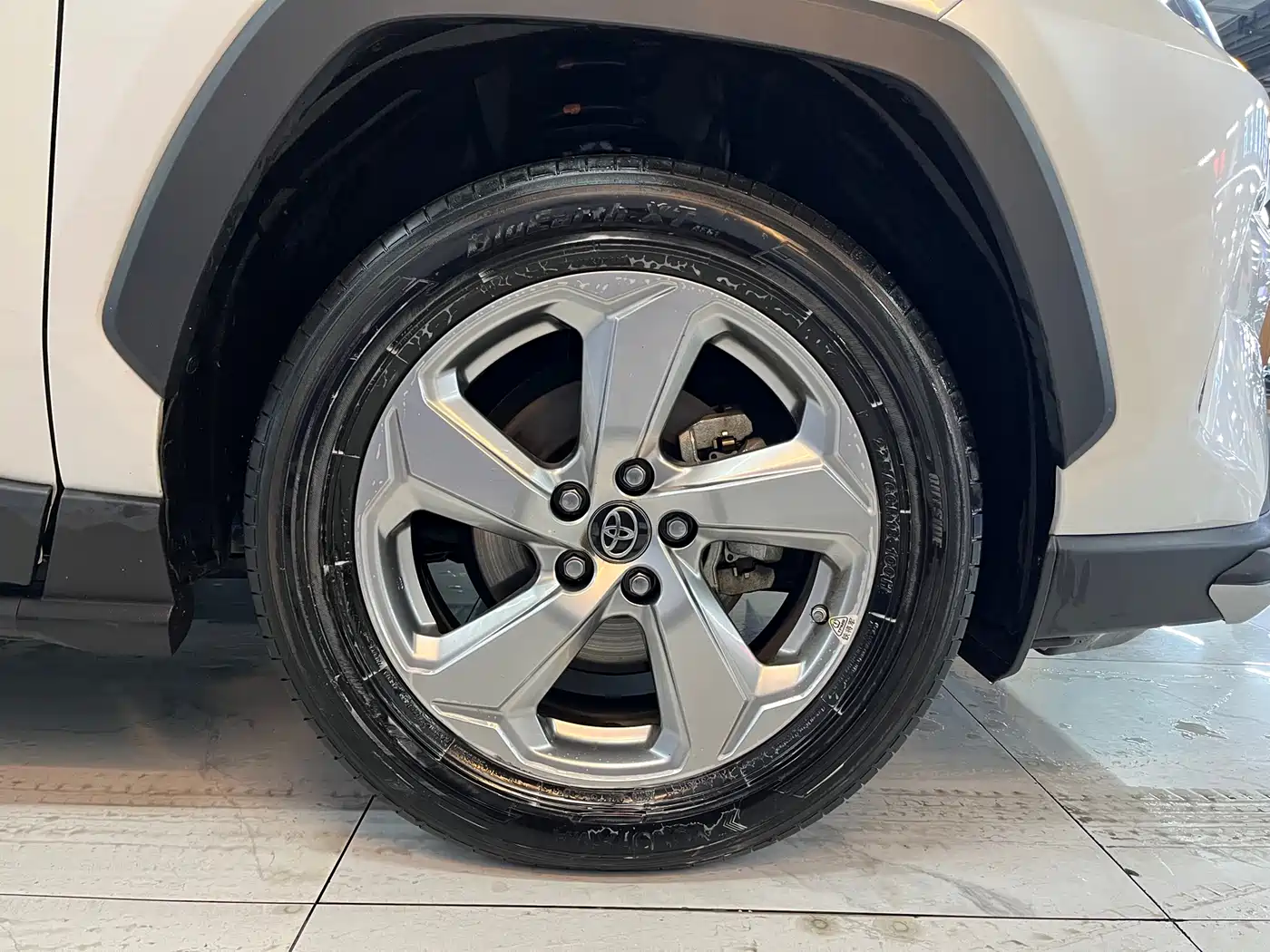 Toyota RAV4 Rongfang 2020 Hybrid 2.5L E-CVT 2WD Elite Edition фото 7