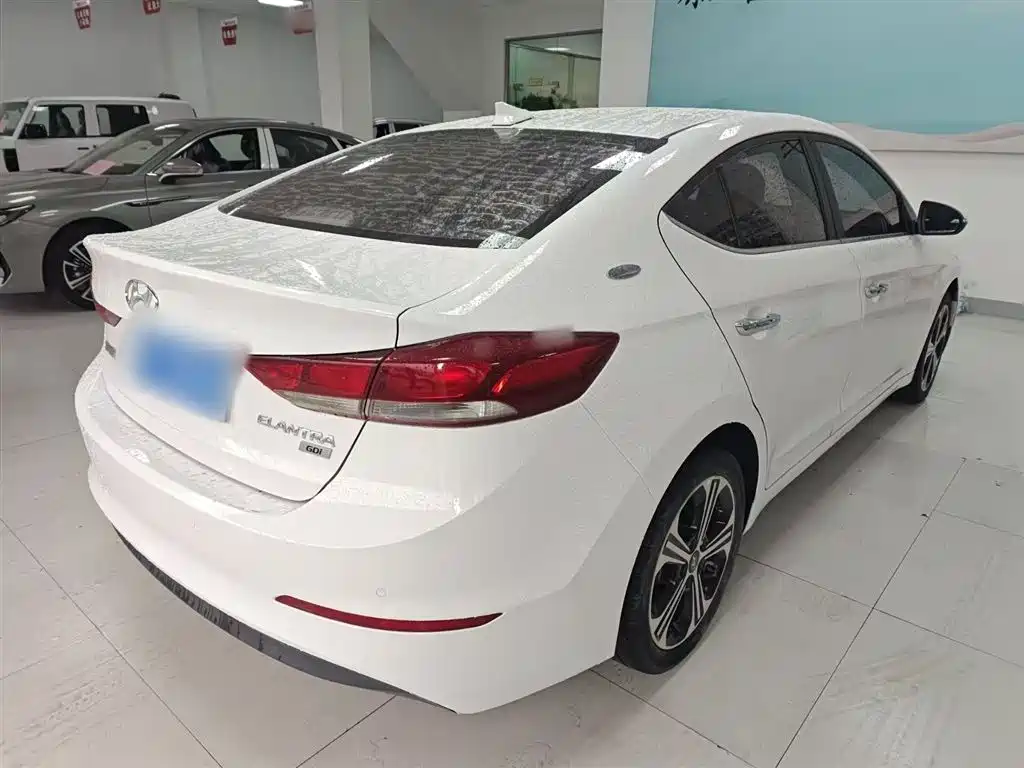 Hyundai Elantra 2018 1.6L Automatic 15th Anniversary Special Edition фото 7
