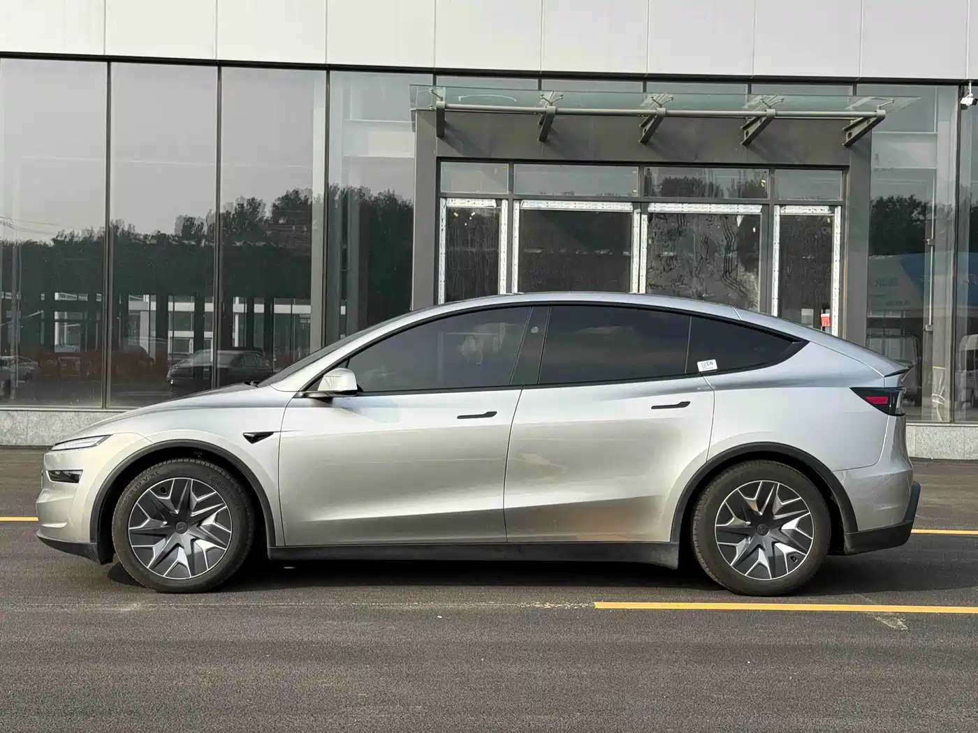 Tesla Model Y L 2025 2025 Facelift Long Range AWD