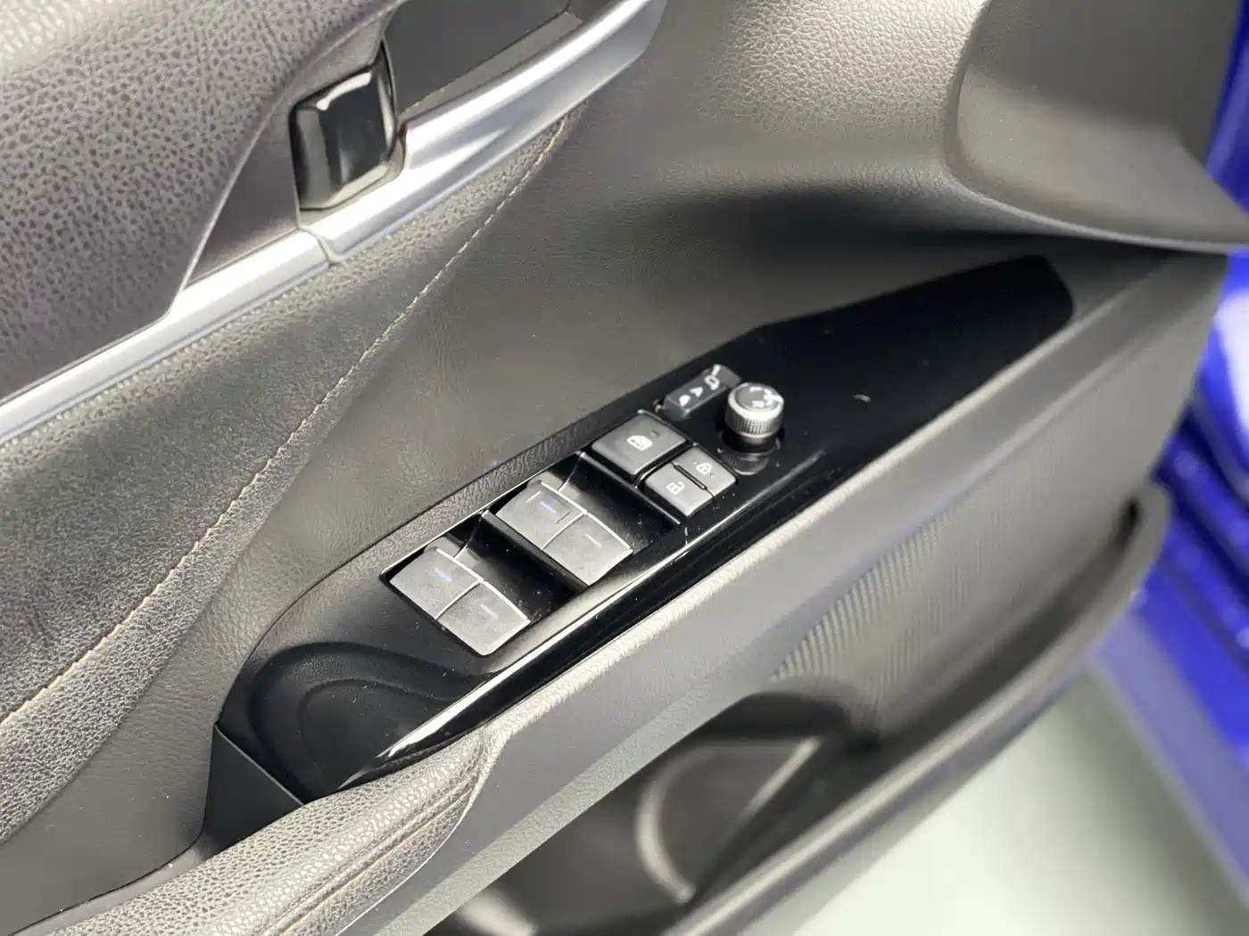 Toyota Camry 2021 Hybrid 2.5HG Luxury Edition фото 21