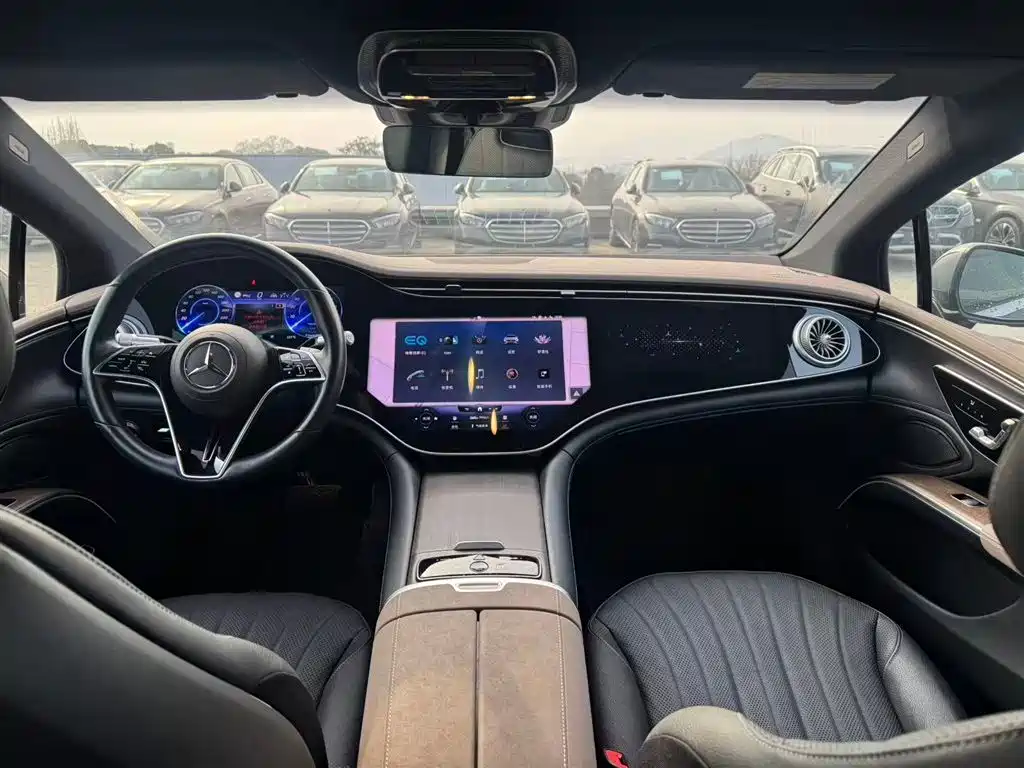 MERCEDES-BENZ EQS