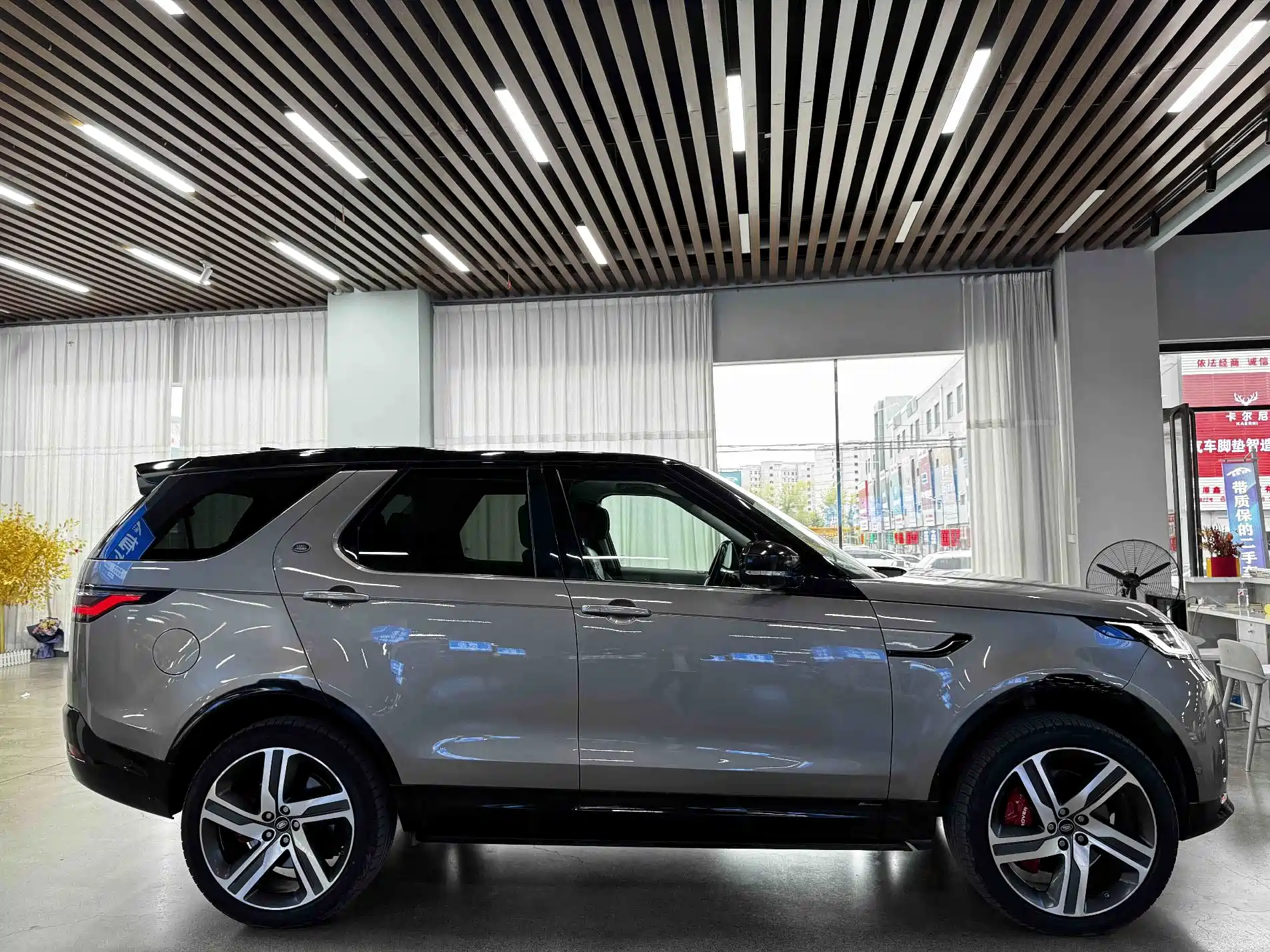Photo 18 - Land Rover Discovery