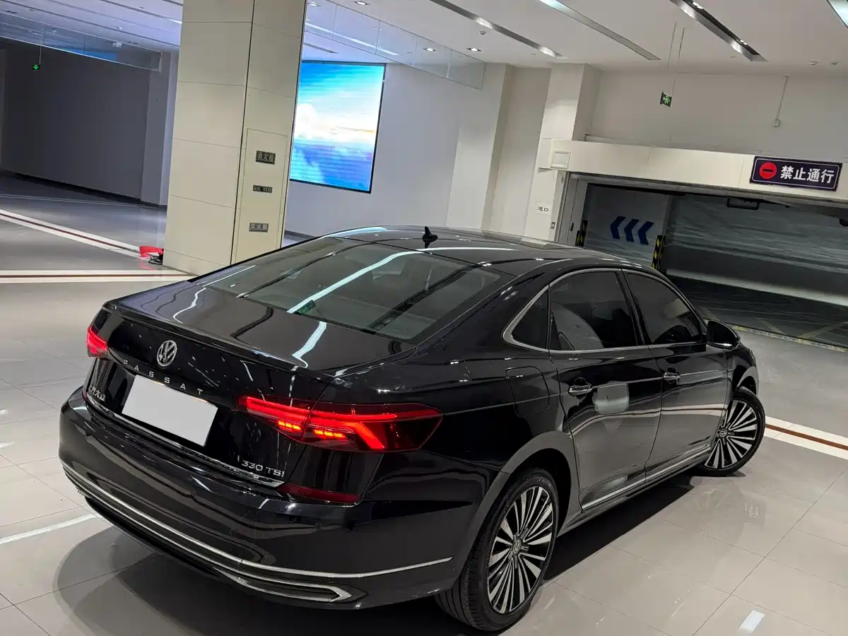 Volkswagen Passat 2020 330TSI Luxury Edition China VI фото 10