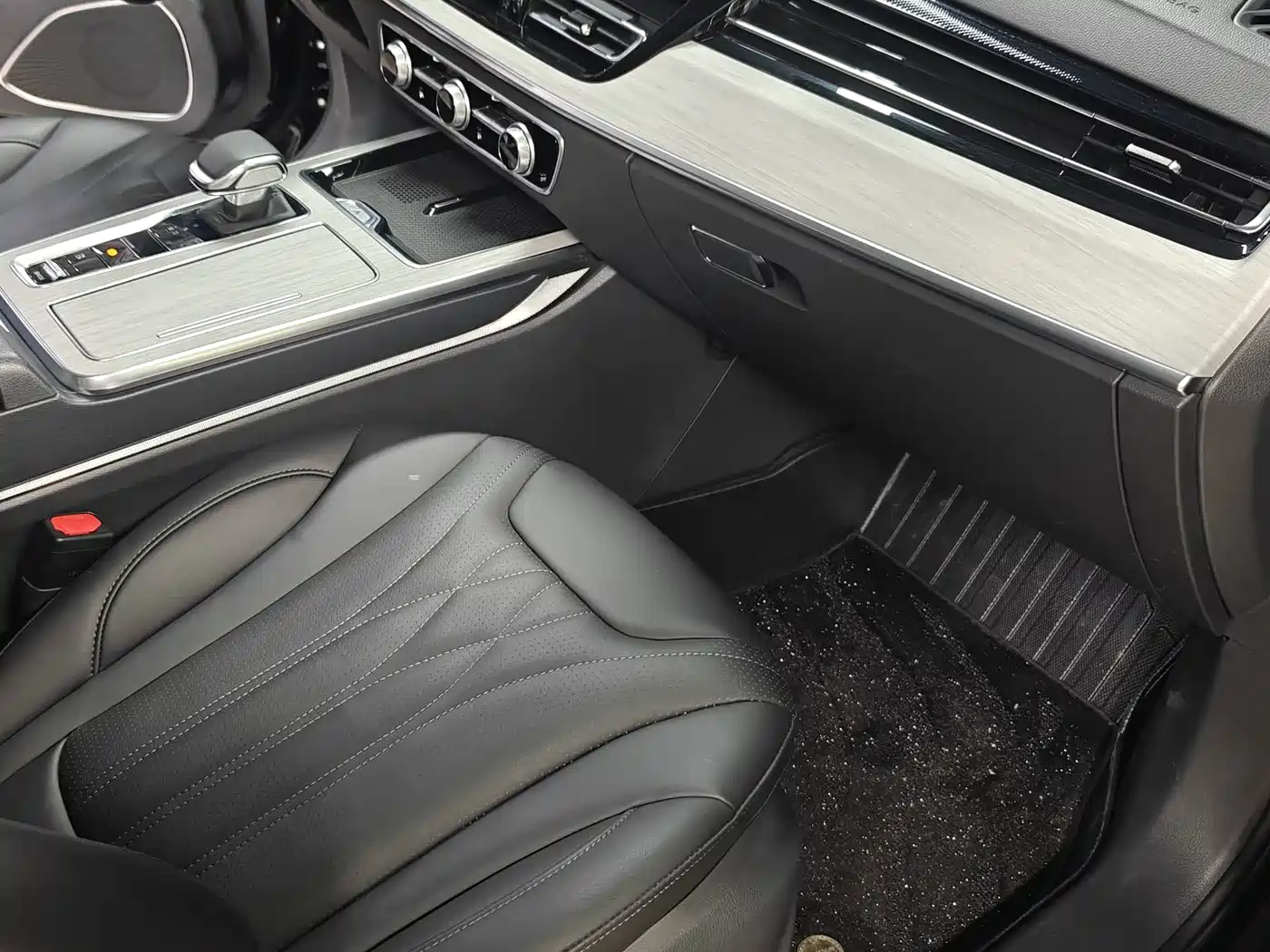 Hongqi HS5 2025 2.0T 2WD 600,000 Units Commemorative Edition фото 13
