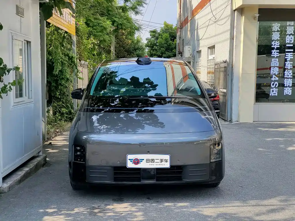 Фото 2 - Li Auto MEGA