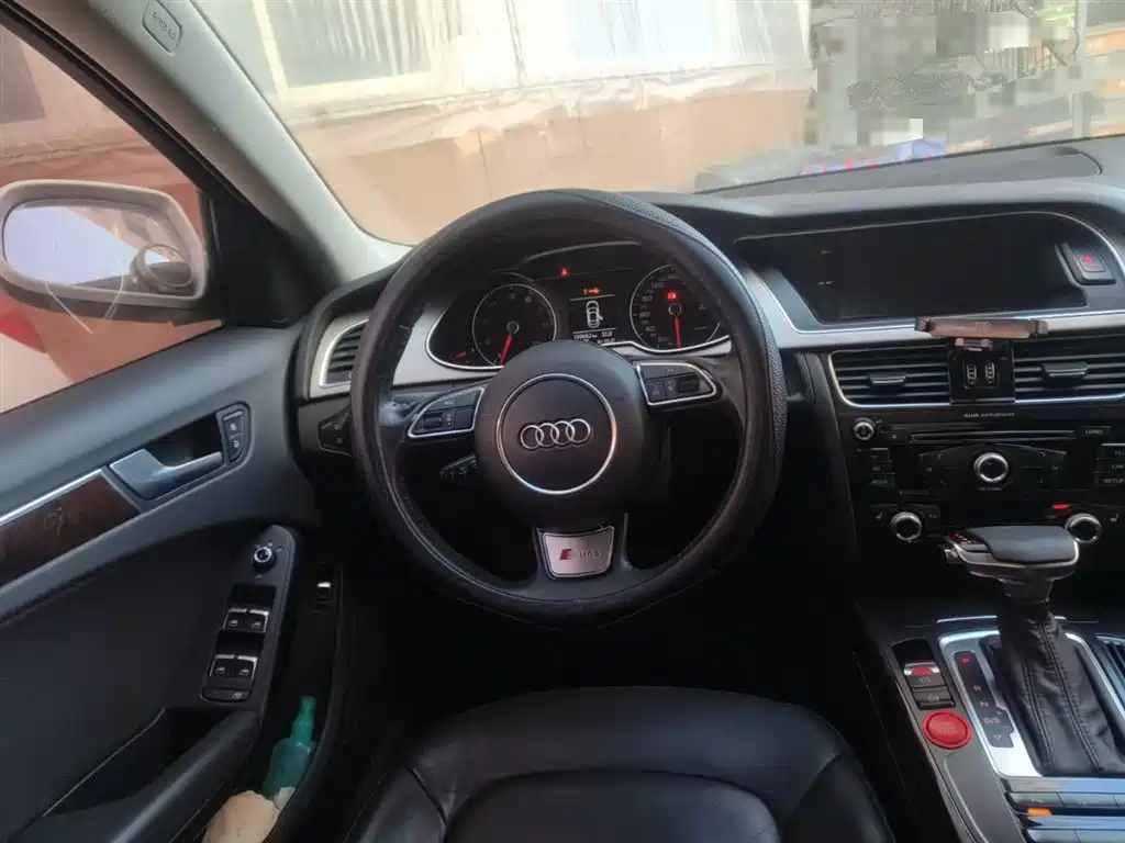 Audi A4L 2016 35 TFSI Collector's Edition S line Comfort фото 3