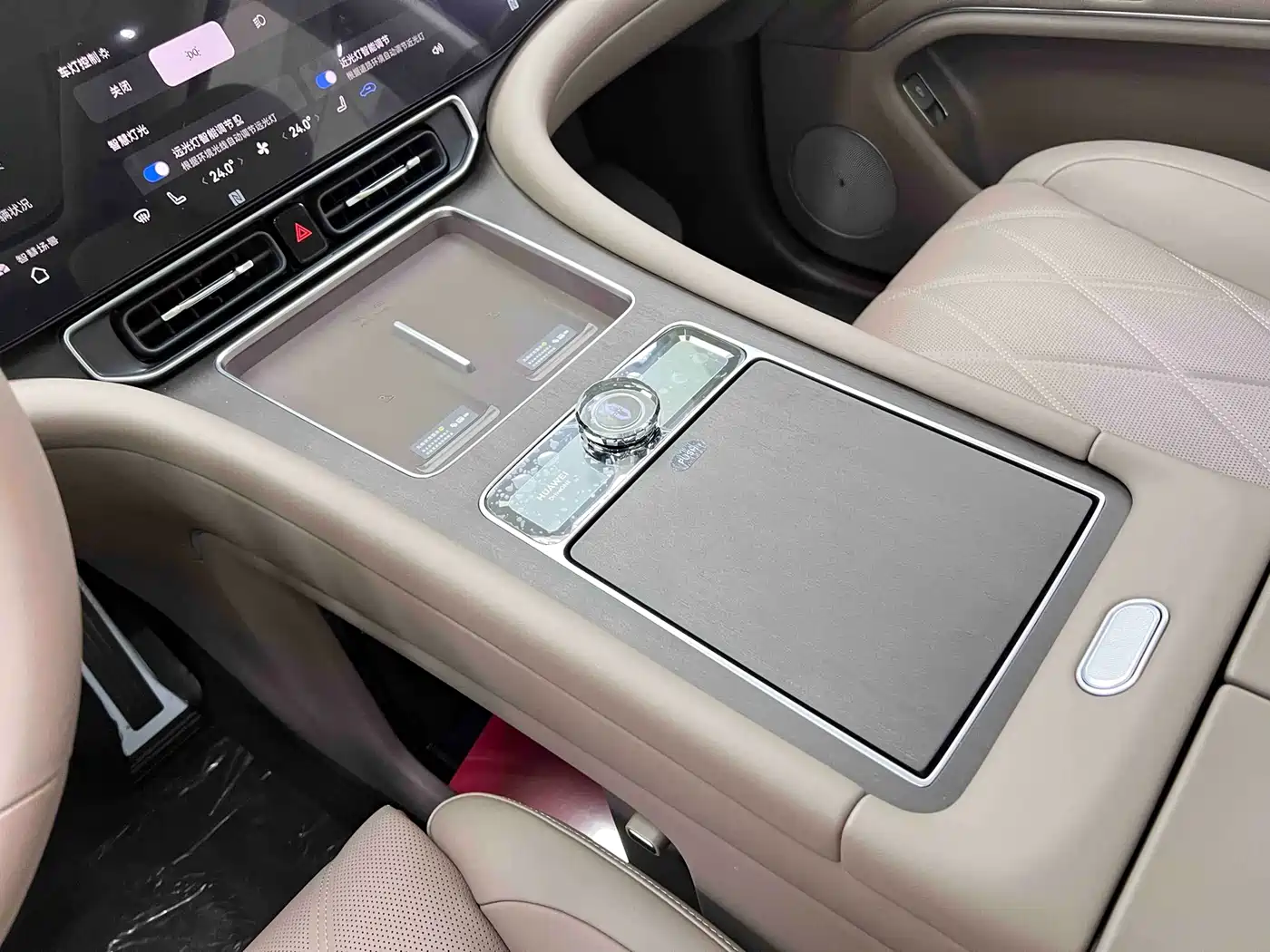 AITO Wenjie AITO M9 2025 Extended Range Ultra 52kWh 6-Seater фото 29