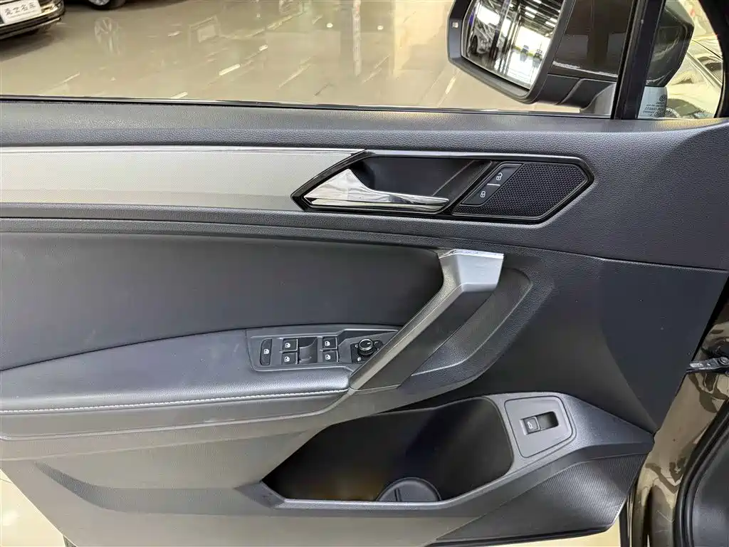 Volkswagen Tiguan L 2019 330TSI Auto 2WD Smart Luxury Edition China V фото 14