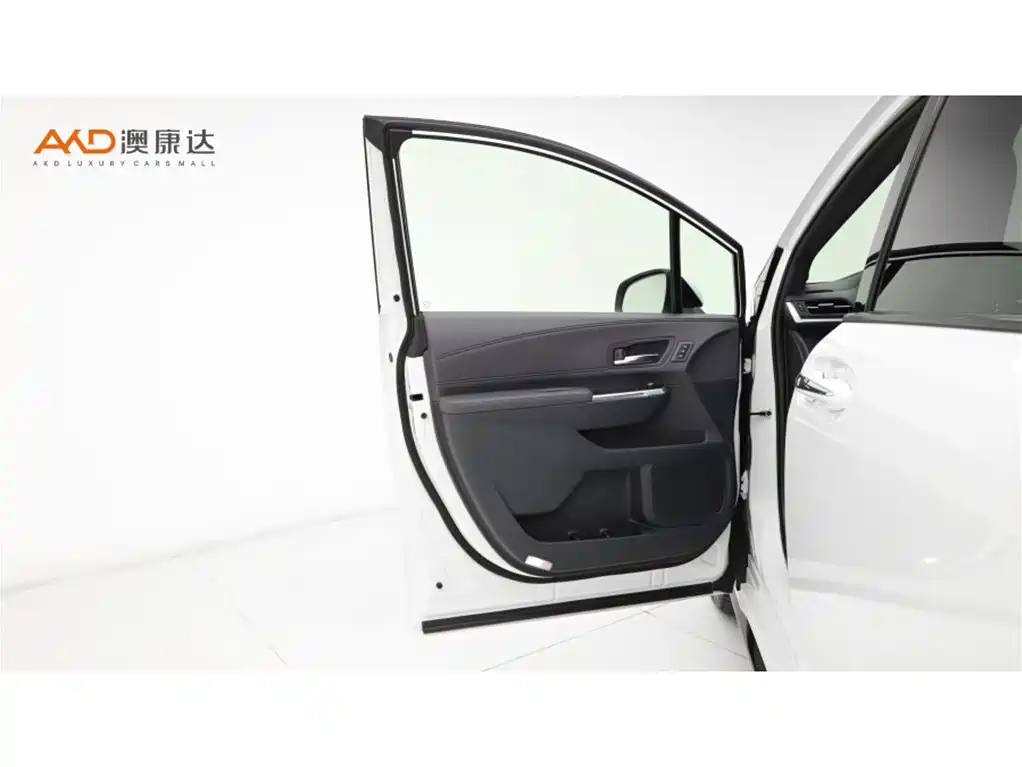Toyota Granvia 2022 Model Year 2.5L Hybrid Flagship Edition фото 11