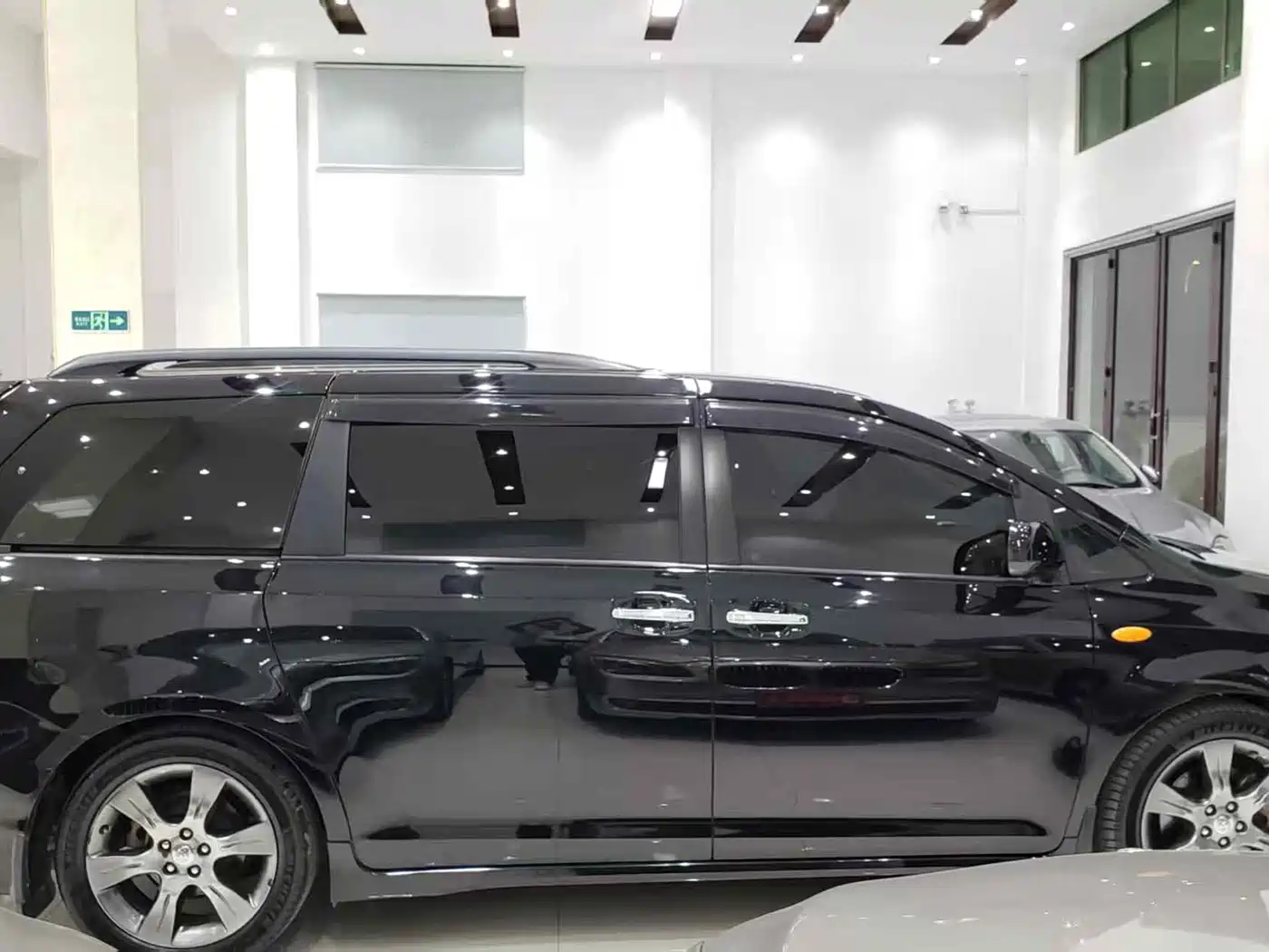 Toyota Sienna 2015 3.5L 2WD LE фото 16
