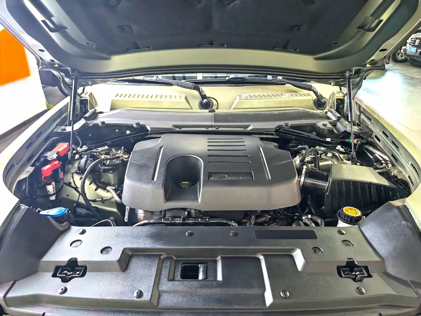 Land Rover Defender 2020 Model 110 P400 HSE фото 27