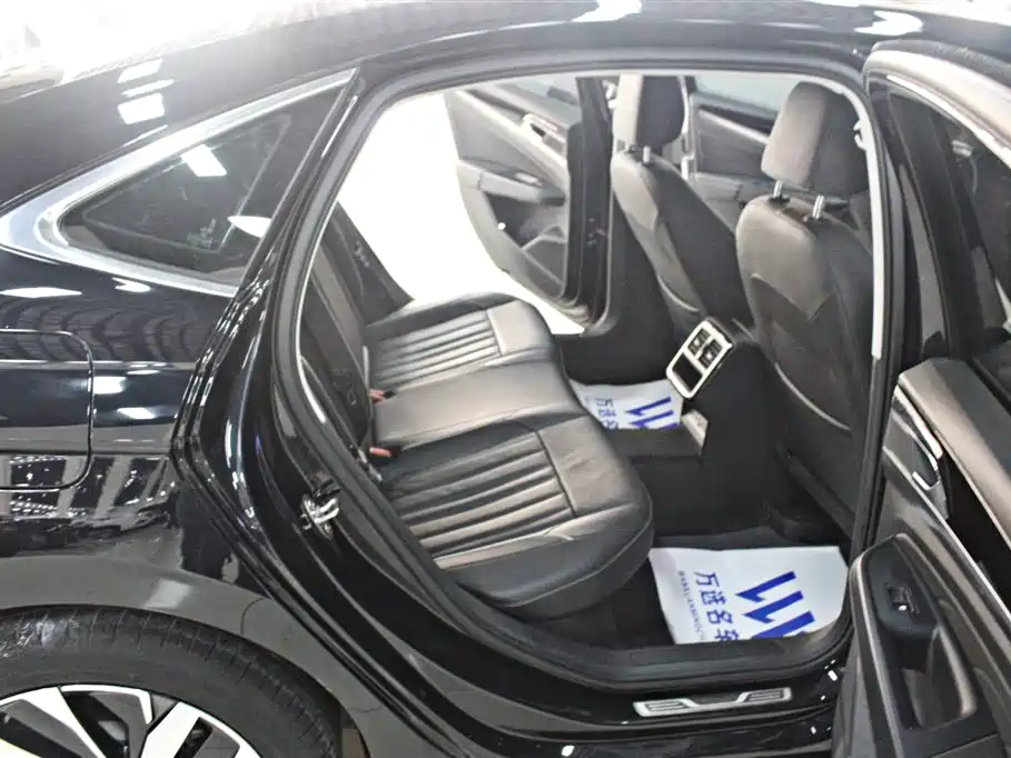 Volkswagen Passat 2023 Facelift 330TSI Starlight Elite Edition фото 12