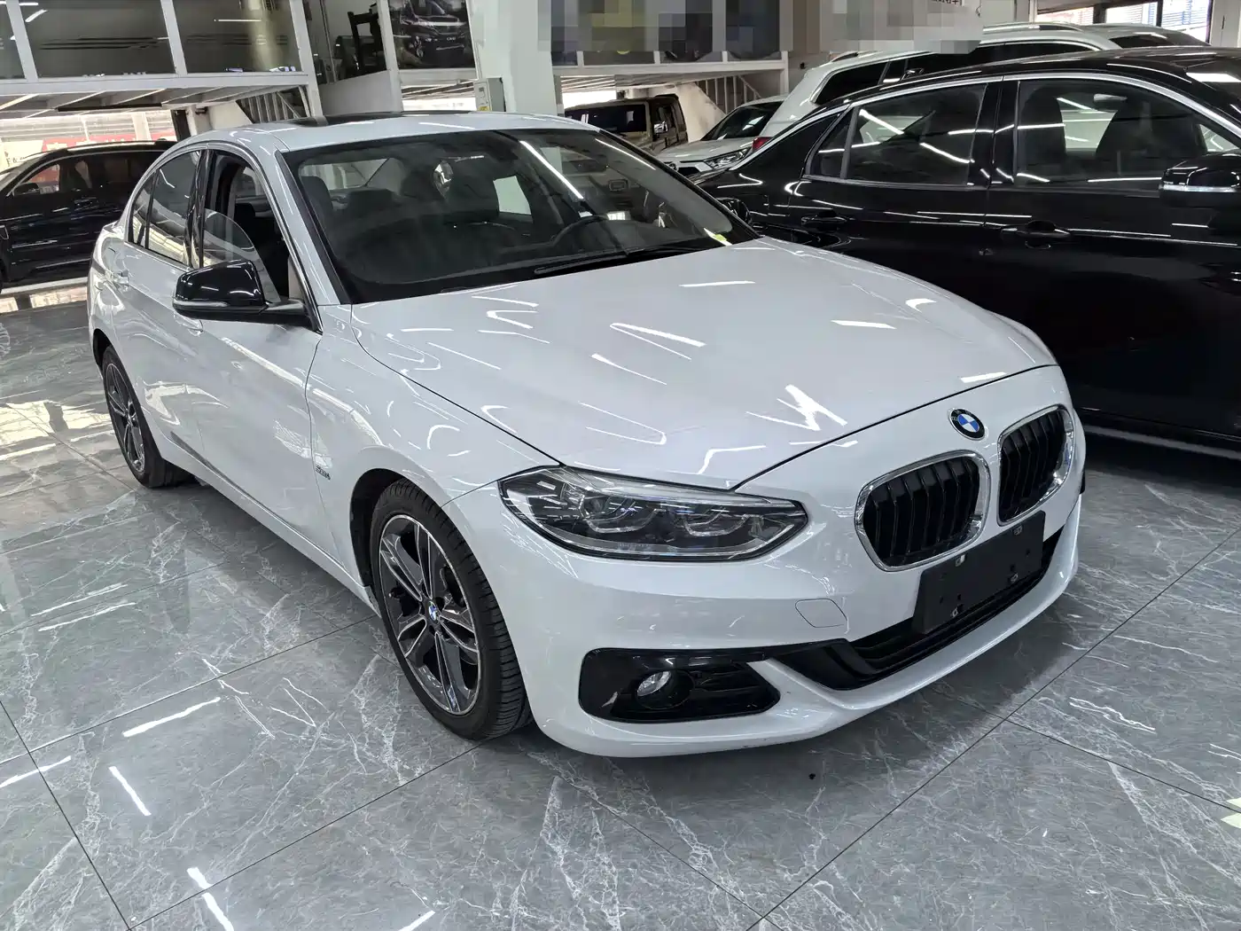 BMW 1 Series 2017 118i Sport фото 3