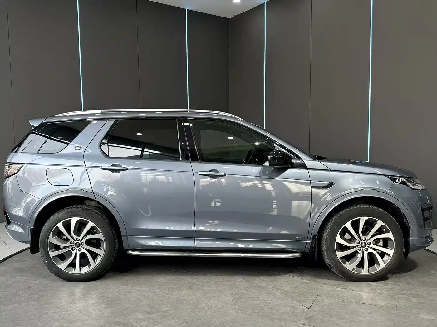 Land Rover Discovery Sport 2022 Model 249PS R-Dynamic S Performance Edition 5-Seater фото 5