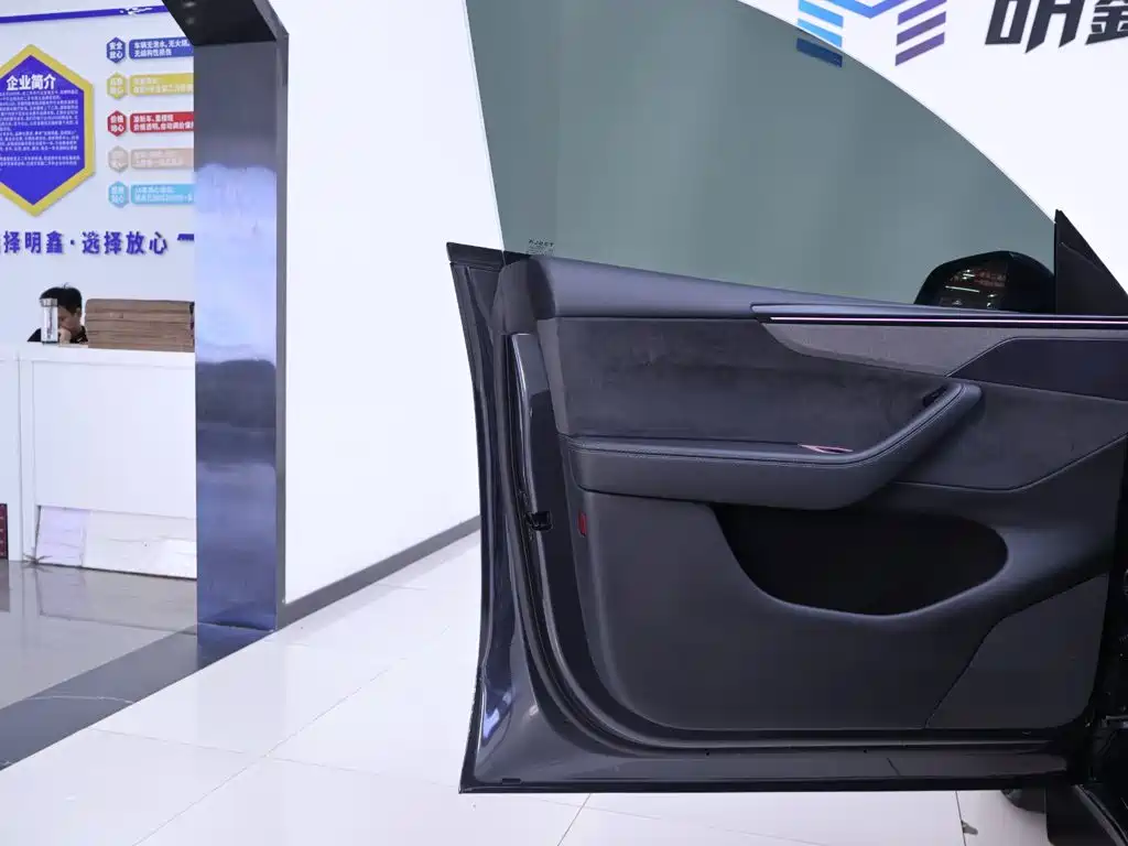 Tesla Model Y 2026 2025 Facelift Long Range All-Wheel Drive