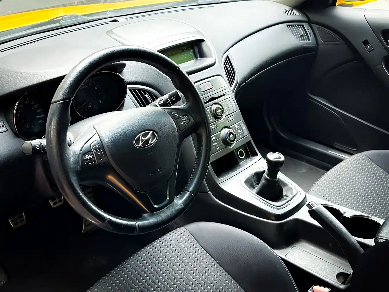 Hyundai Genesis Coupe 2009 2.0T Manual Cool Edition фото 8