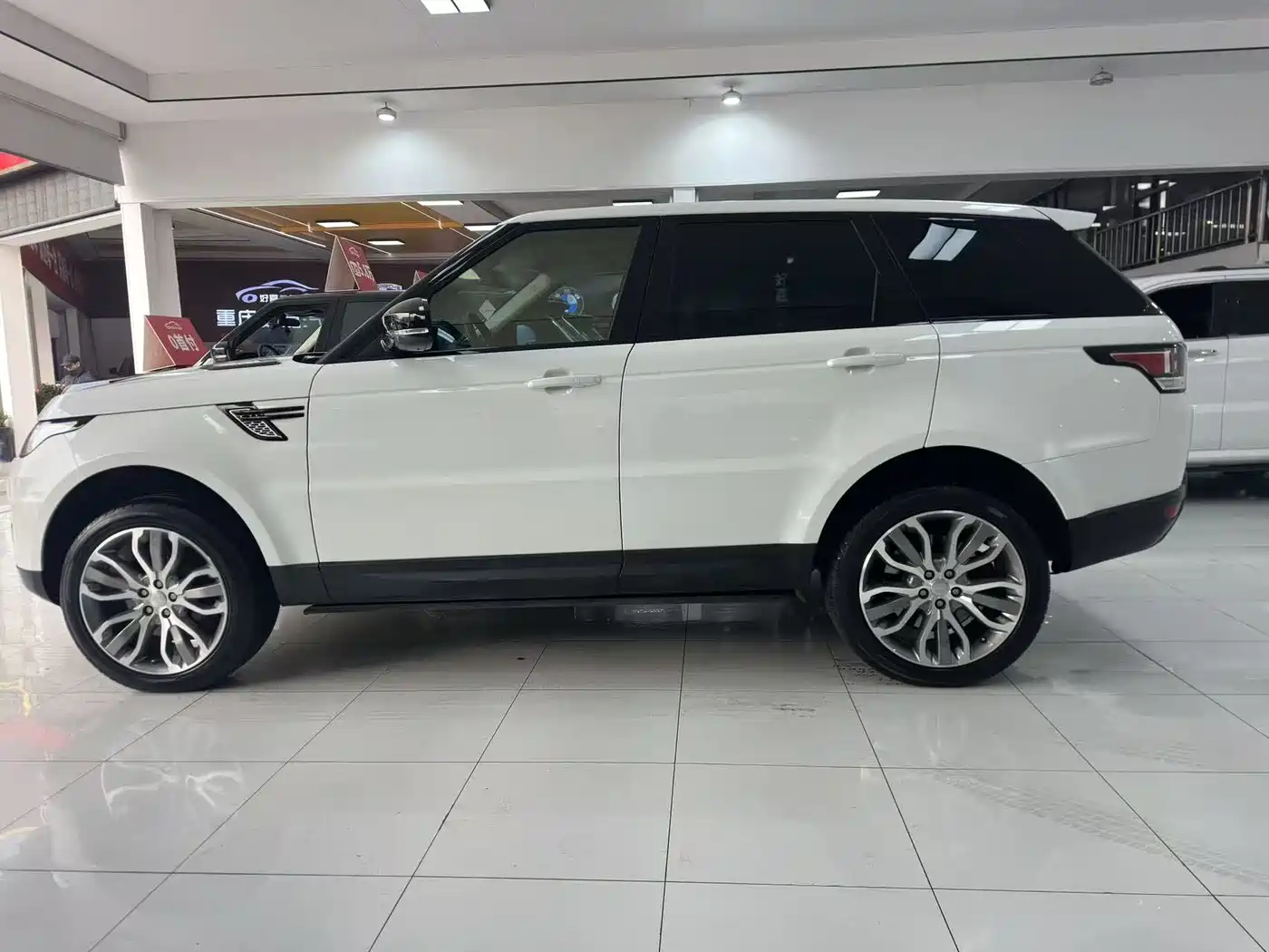 Land Rover Range Rover Sport 2015 3.0 SDV6 HSE фото 17