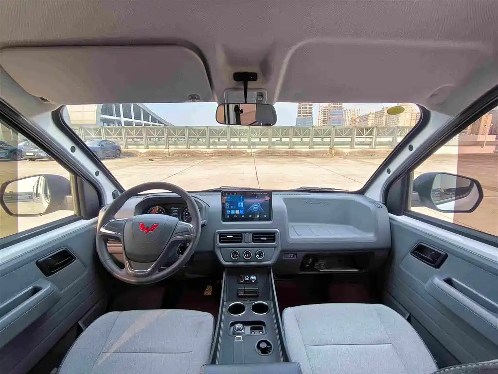 Wuling Motors Wuling Yangguang 2025 2024 300km Comfort Passenger Version 60kW