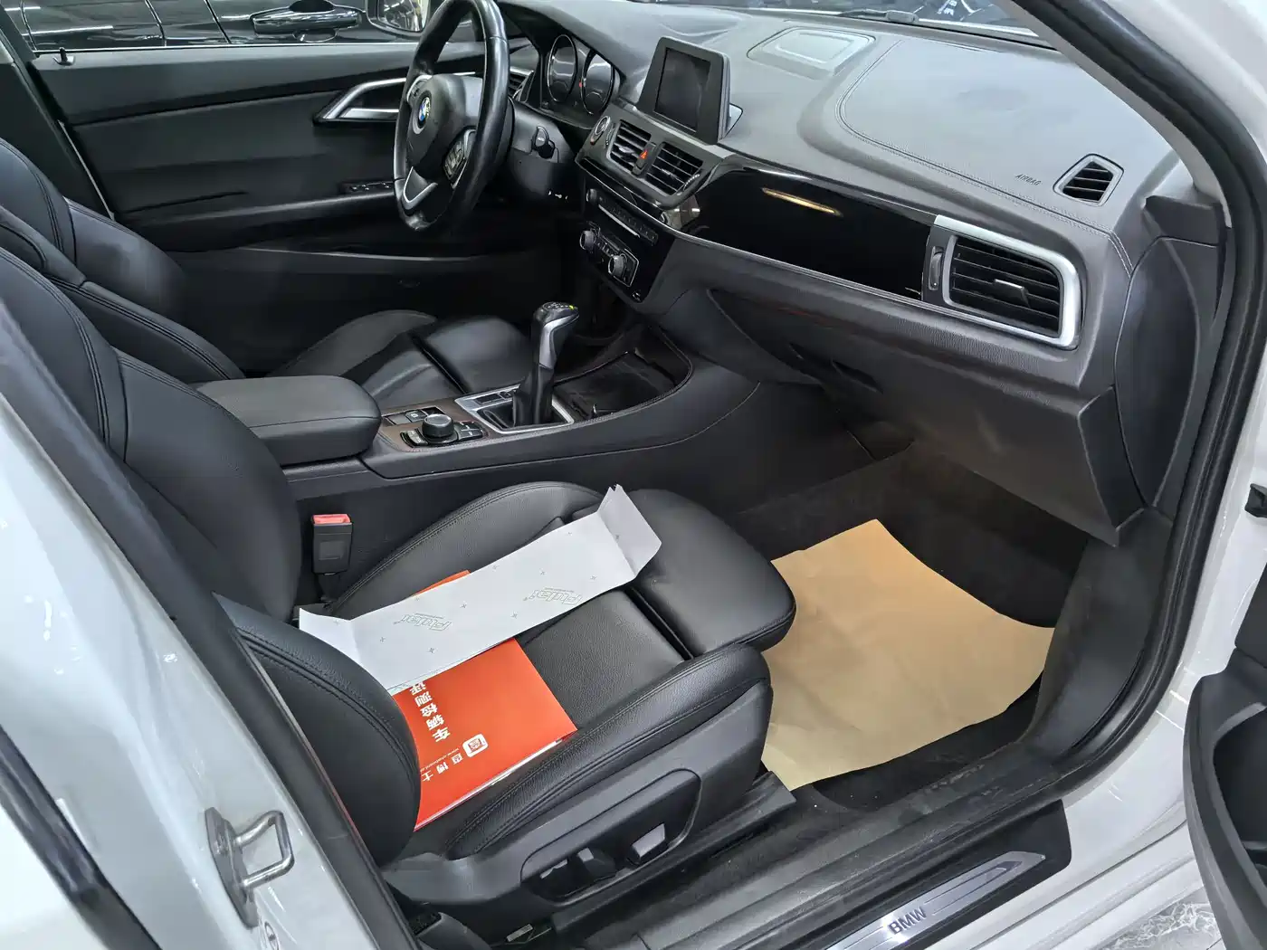 BMW 1 Series 2017 118i Sport фото 12