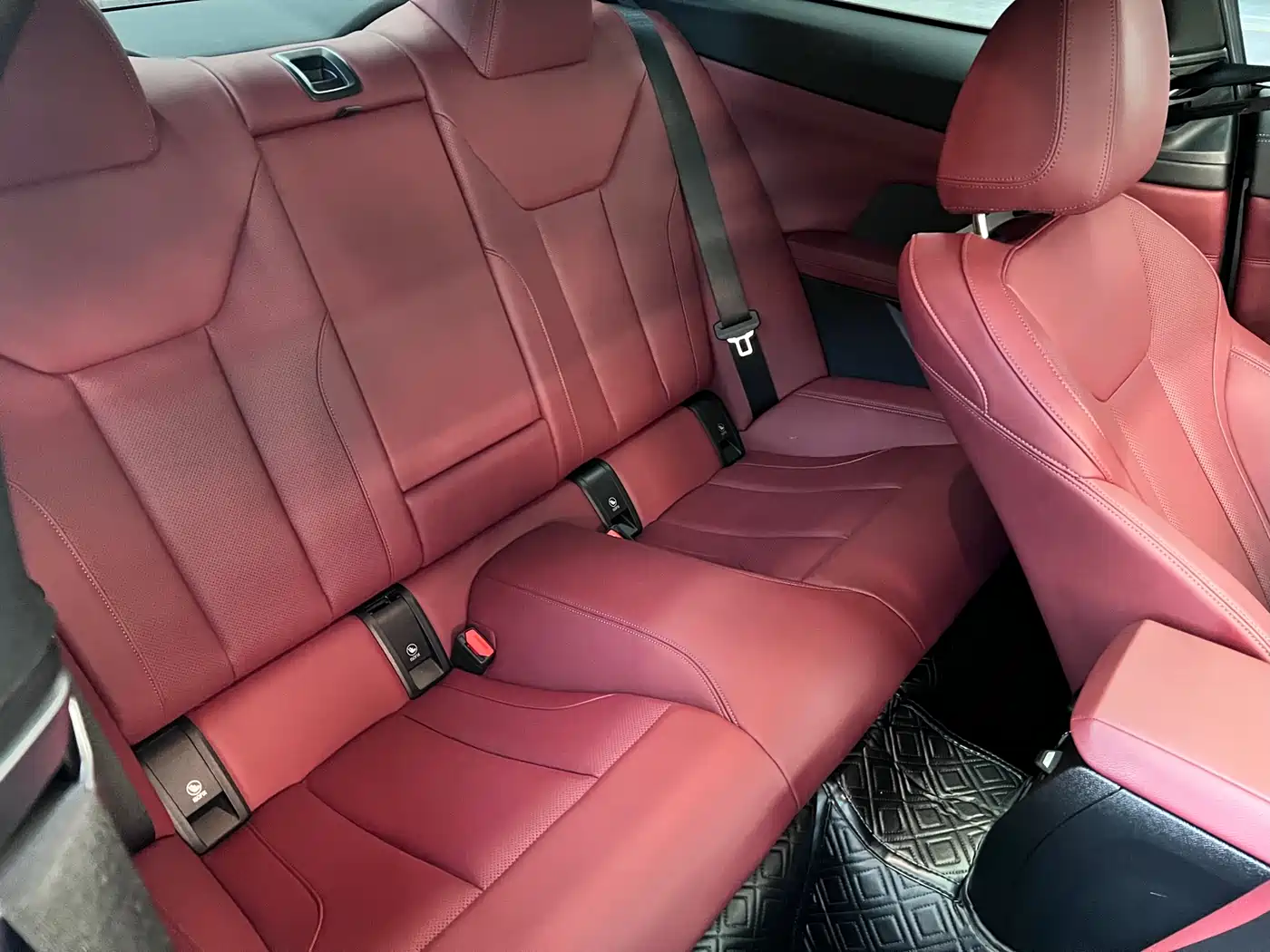 BMW 4 Series 2024 430i M Sport Shadow Edition фото 17